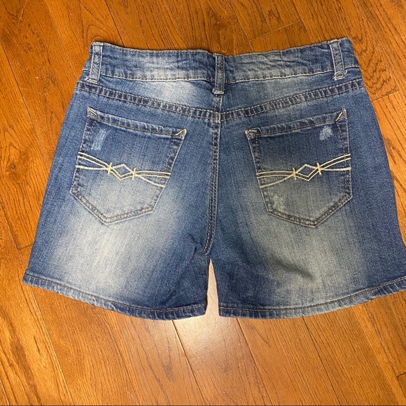 Mudd distressed/destroyed denim shorts - Picture 2 of 3